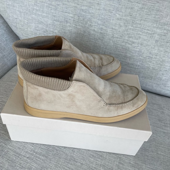 NIB- 12 Storeez beige suede loafers size 7 - Picture 2 of 12